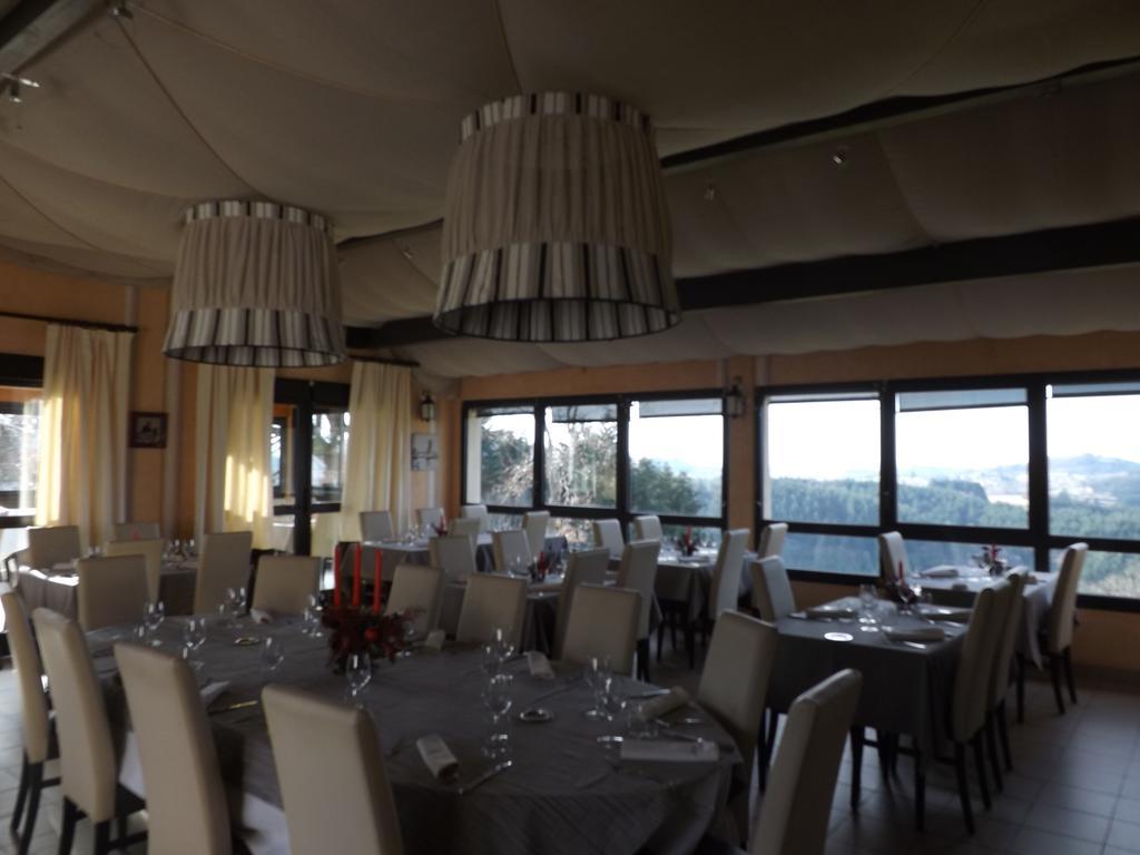 Hotel Logis Le Saint Cyr